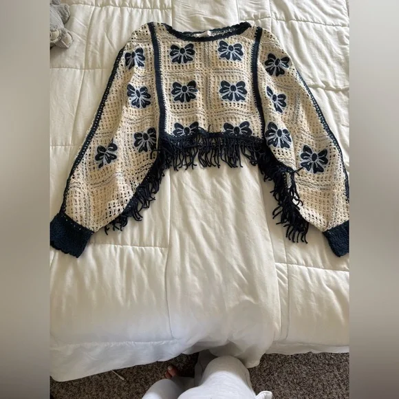 House of Harlow 1960 Black and Cream Crochet Top - Picture 3 of 3